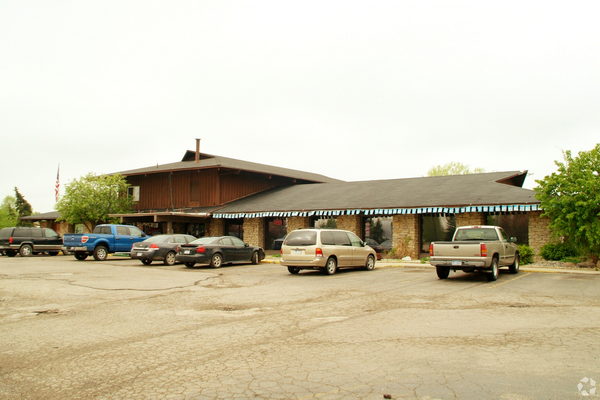 Southmoor Golf Club Bar & Grill - Real Estate Listing Photo